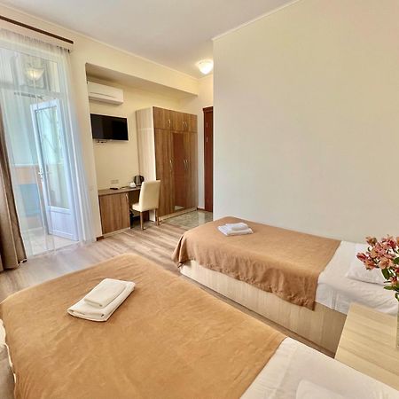 Hotel Mireosi Batumi Kültér fotó
