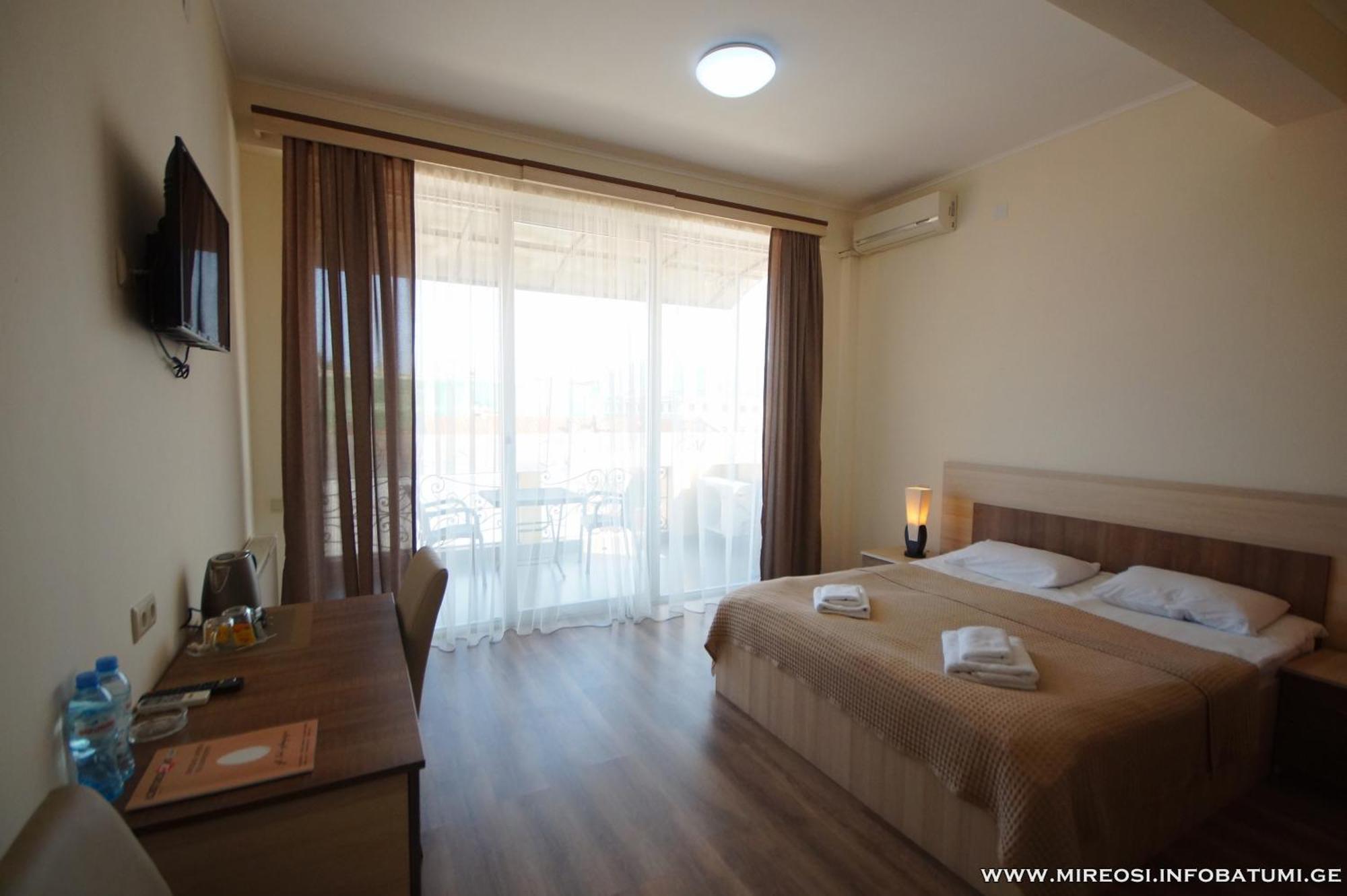 Hotel Mireosi Batumi Kültér fotó